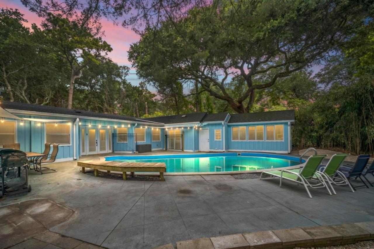 The Blue Lagoon Pine Knoll Shores Bagian luar foto