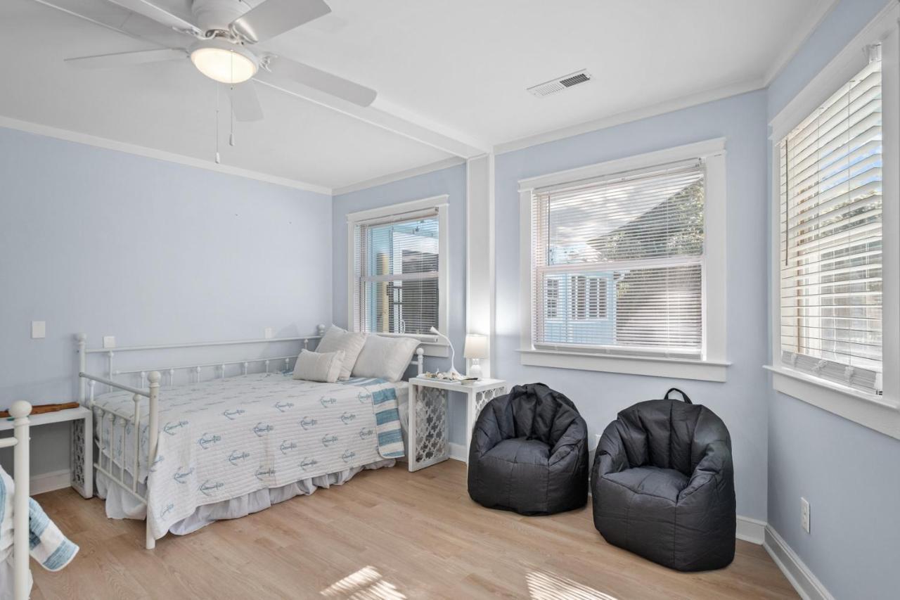 The Blue Lagoon Pine Knoll Shores Bagian luar foto