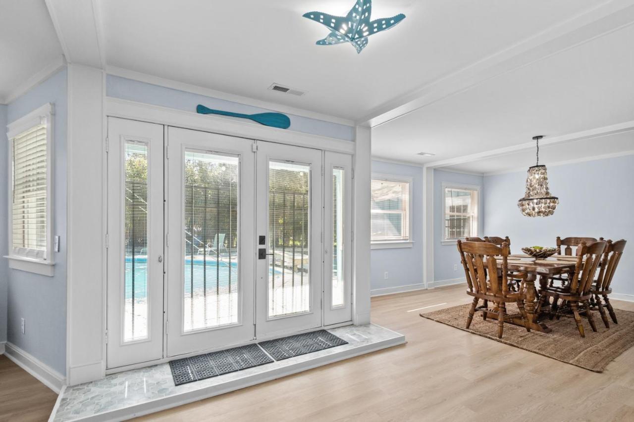 The Blue Lagoon Pine Knoll Shores Bagian luar foto