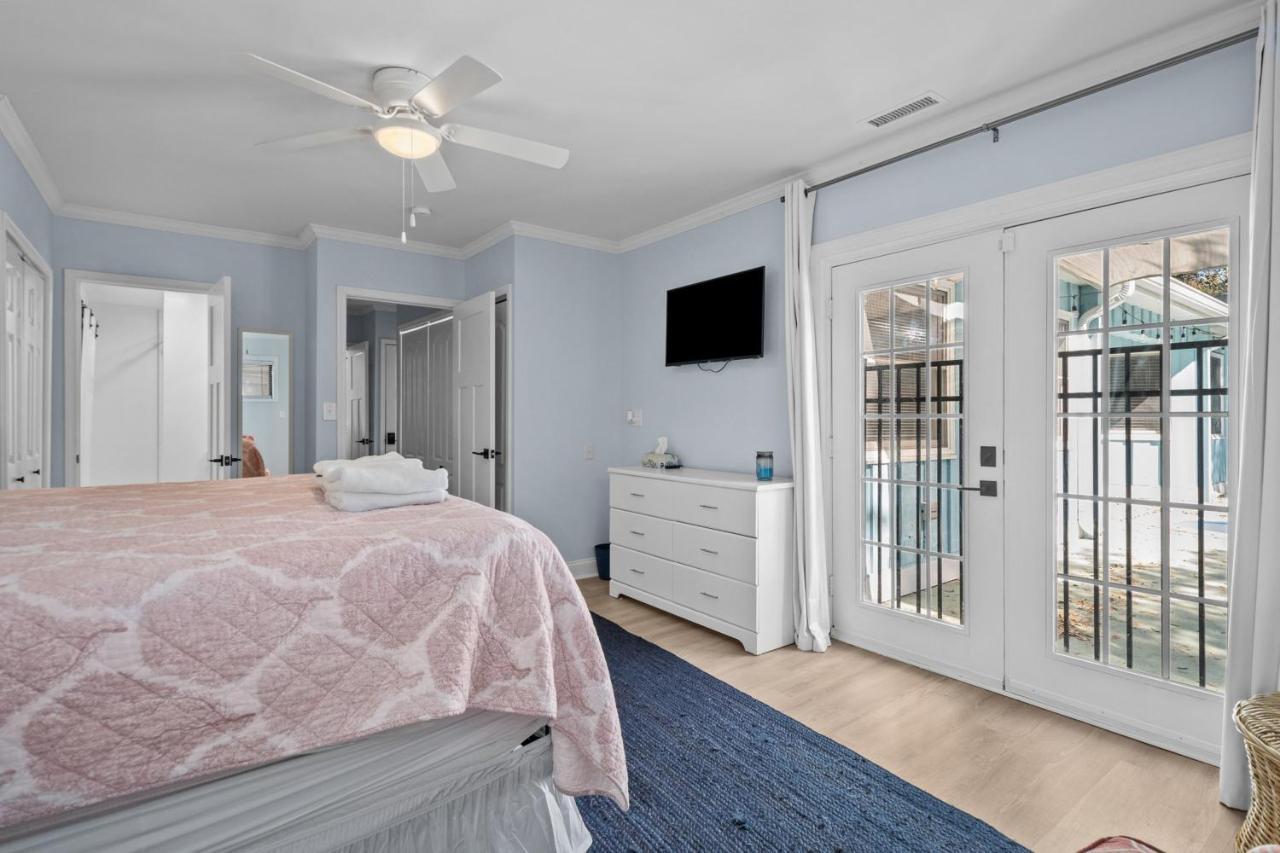 The Blue Lagoon Pine Knoll Shores Bagian luar foto