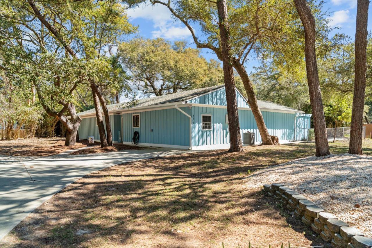 The Blue Lagoon Pine Knoll Shores Bagian luar foto