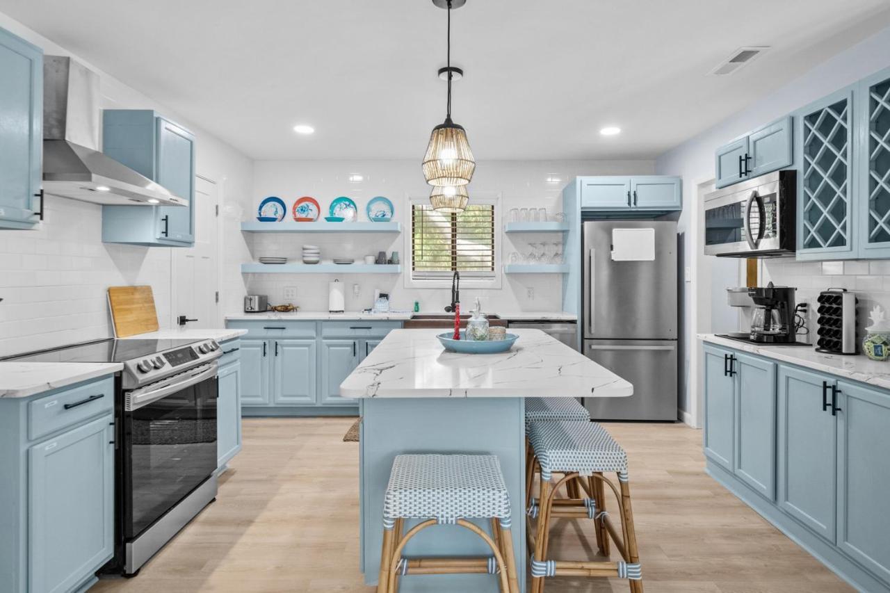 The Blue Lagoon Pine Knoll Shores Bagian luar foto