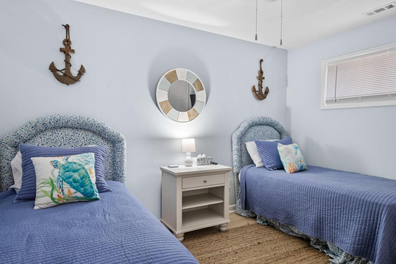 The Blue Lagoon Pine Knoll Shores Bagian luar foto