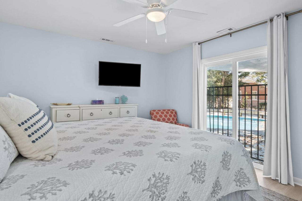 The Blue Lagoon Pine Knoll Shores Bagian luar foto